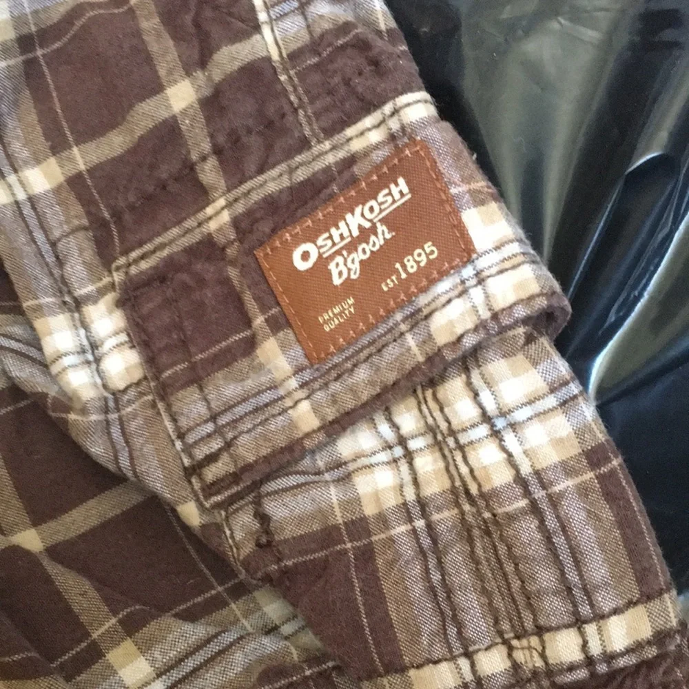 Boys Oshkosh shorts 2t